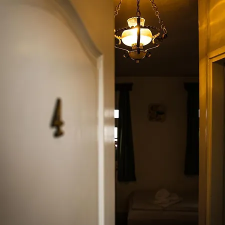 Nia Deluxe Guest house